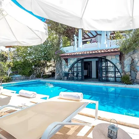 Leila Private Pool Villa